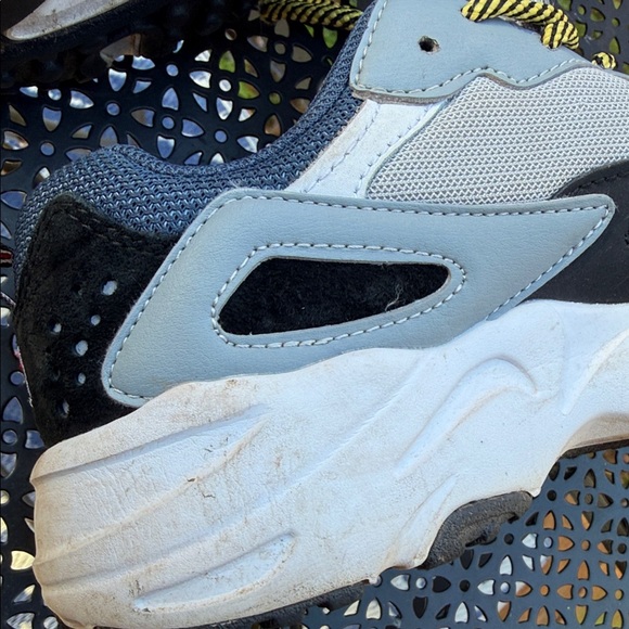 Fila Black and Gray Sneakers with Yellow Accents - Picture 11 of 11